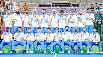 మువ్వన్నెల రెపరెపలు