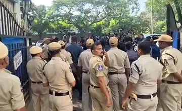 BRS-Leaders-Protest-At-Hyderabad-ED-Office