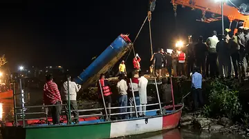 Boat capsizes.. Death toll reaches 14Boat capsizes.. Death toll reaches 14