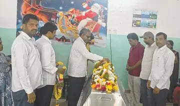 a rich tribute to Ratnakar’s mother, Saraladevi