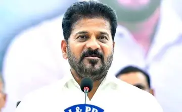Indecent posts against CM Revanth Reddy and actress Surekhavani.. Complaint filed in cyber crime