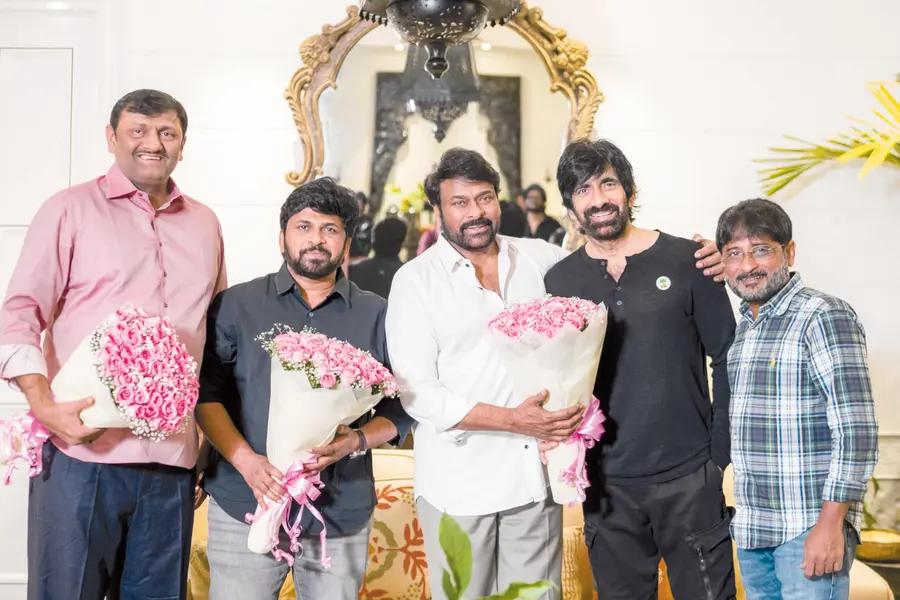 హీరో రవితేజ నటించిన తాజా చిత్రం ‘ఇరుముడి’. ఈ సినిమా ఇటీవల విడుదలై విశేష ప్రేక్ష‍కాదరణతో బ్లాక్‌బస్టర్ విజయాన్ని సొంతం చే