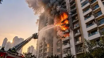 Massive fire in Mumbai, nine injured