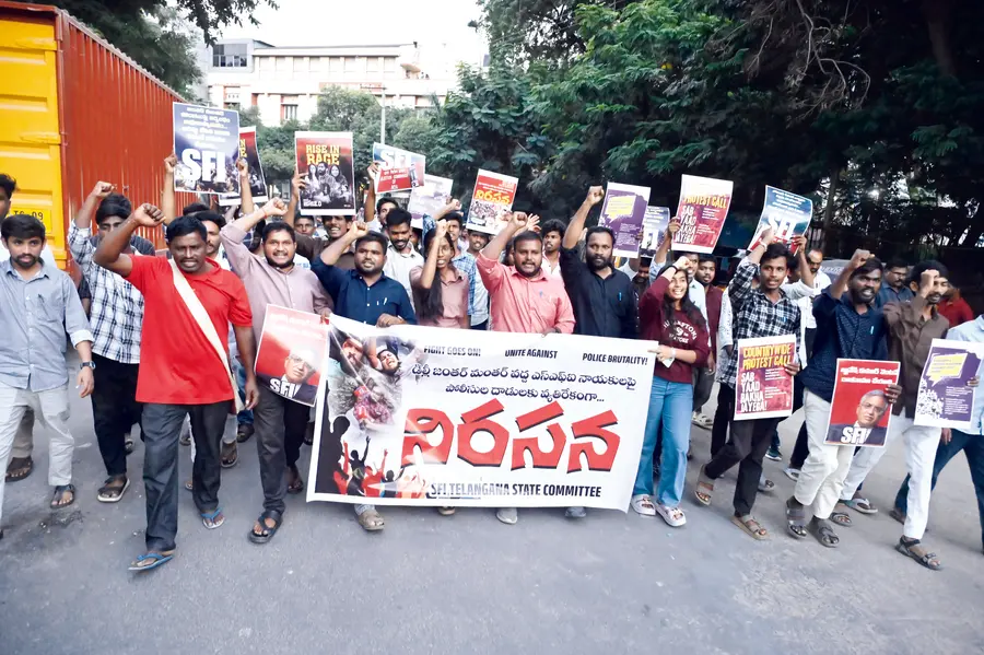 ఢిల్లీలో ఆందోళన చేస్తున్న ఎస్ఎఫ్ఐ నాయకులు, ఎంపీ జాన్ బ్రిట్టాస్పై విచక్షణారహితంగా దాడి చేసిన ఢిల్లీ పోలీసులపై కఠిన చర్యలు తీసుకోవాలని, కేంద్ర ఎ