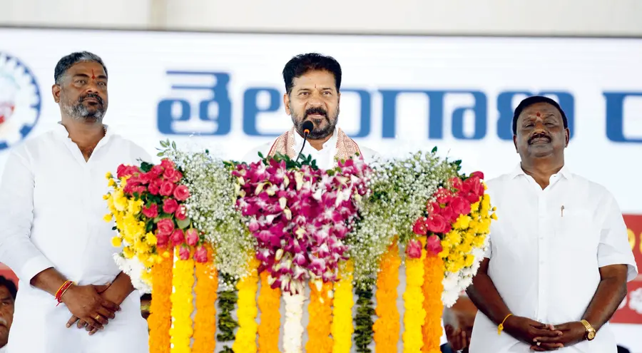 ఆర్యవైశ్యులు ఎంతో సౌమ్యులని, అమితమైన ఆత్మాభిమానం కలవారని ముఖ్యమంత్రి ఎ.రేవంత్రెడ్డి అన్నారు. ఆర్యవైశ్యుల్లోనూ ఎంతోమంది