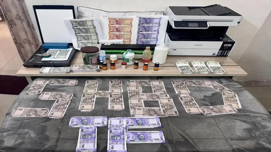 Seeing reels on Instagram.. printing fake notes!