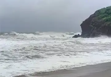 Sea rises 10 meters in Visakhapatnam