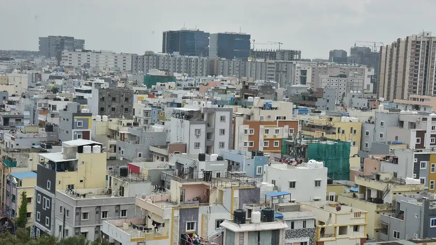 Loud noises in Hyderabad.. People in panic