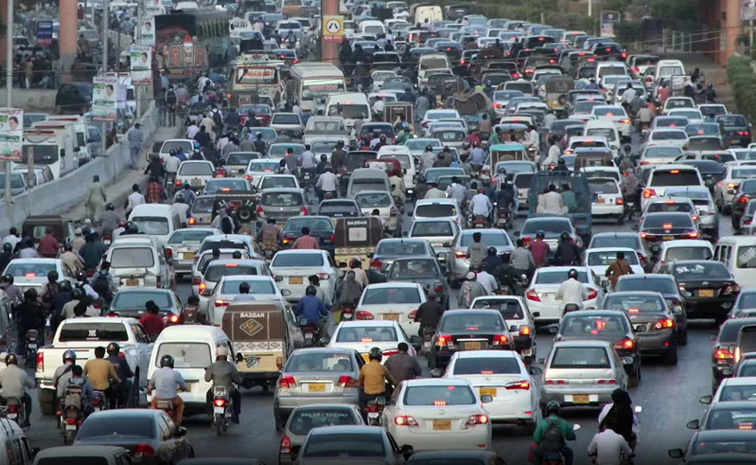 Dussehra effect.. Heavy traffic on Hyderabad-Vijayawada highway