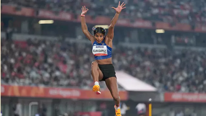 India wins silver in long jump