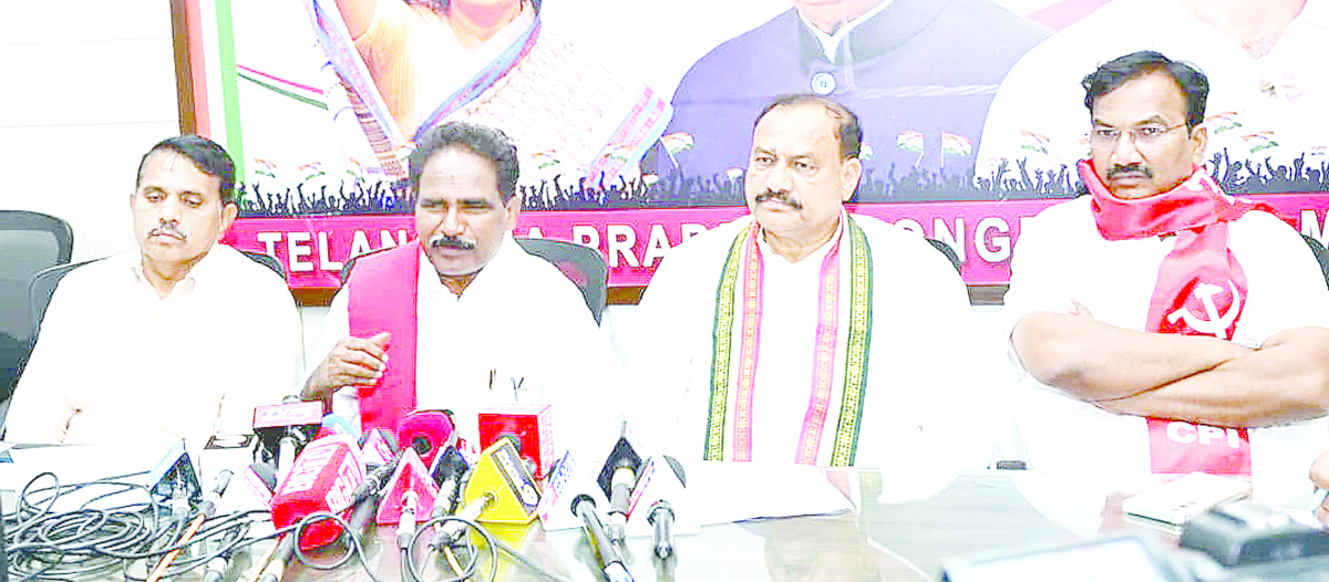 కలెక్టరేట్ల ముందు ధర్నాలు