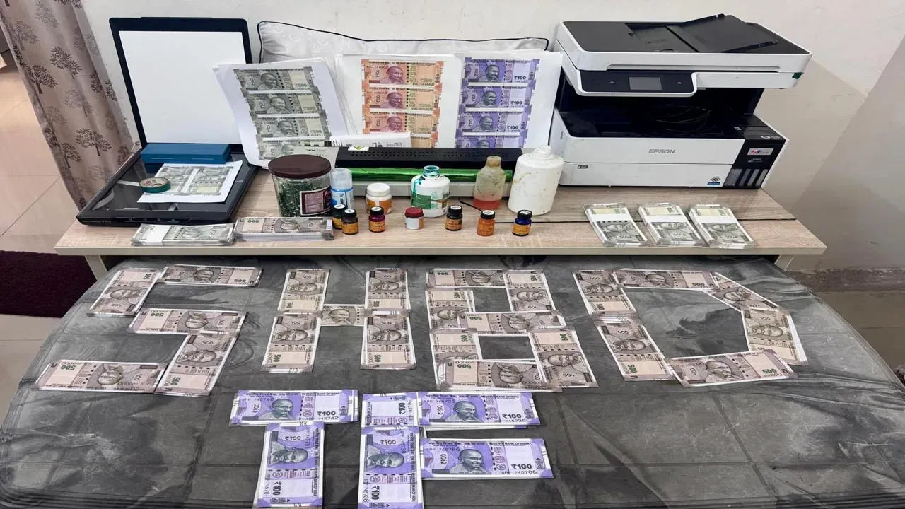Seeing reels on Instagram.. printing fake notes!