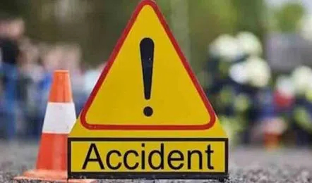 Auto-lorry collision