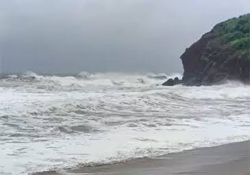 Sea rises 10 meters in Visakhapatnam