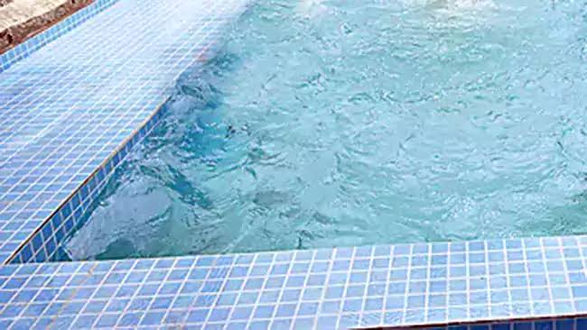 Two foreigners die of electric shock in hotel