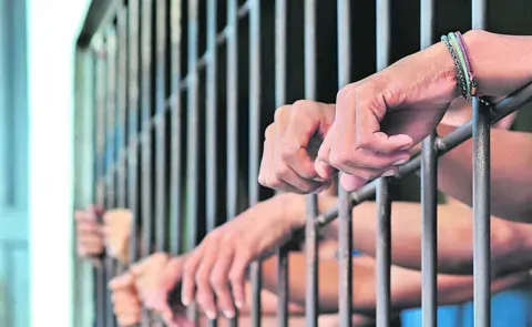 17 prisoners escape from Theni sub-jail