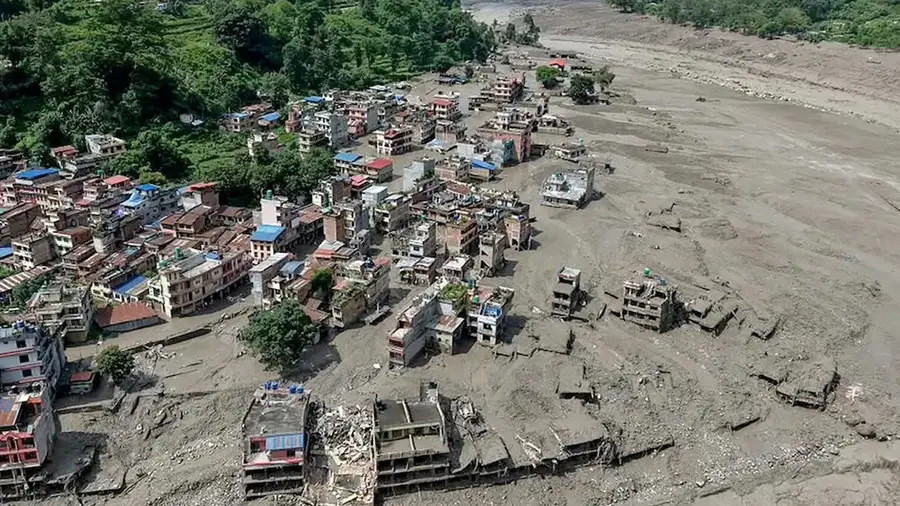 Flash floods in Nepal... 150 tourists stranded