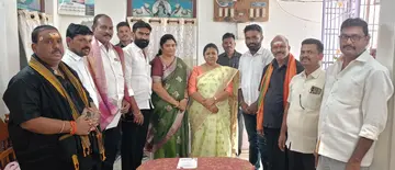 leaders meet with MLA